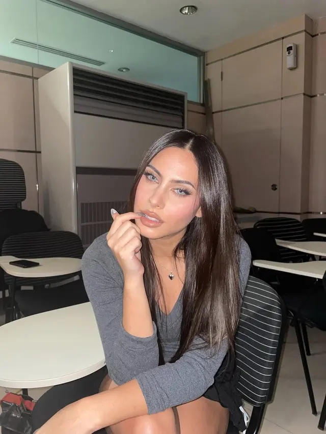 Pesona Valerie Thomas dengan Foxy Makeup, Disebut Megan Fox-nya Indonesia