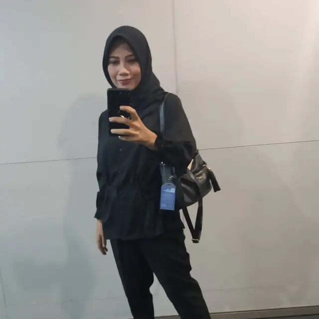 6 Potret Winda Utami, Juru Bahasa Isyarat Viral Ikut Joget Lagu 'Ojo Dibandingke'
