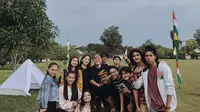 Potret Natalie Zenn Bareng Pemain Dari Jendela SMP. (Sumber: Instagram.com/nataliezenn24)