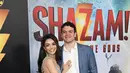 Rachel Zegler memukau dengan gaun tipis yang mempesona saat dia bersinar bersama pacarnya Josh Rivera di pemutaran perdana Shazam: Fury of the Gods di Los Angeles.  (ROBYN BECK / AFP)