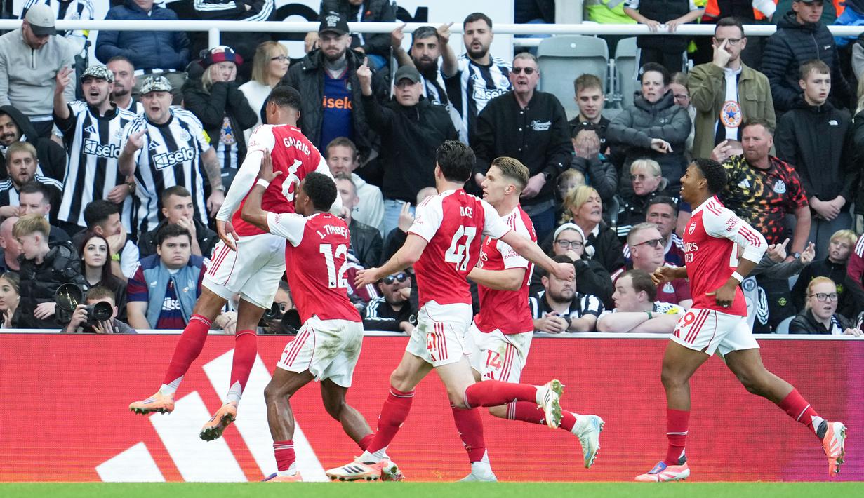 Sementara Arsenal sukses menyamakan kedudukan berkat gol Mikel Merino di penghujung babak kedua sebelum Gabriel Magalhaes mencetak gol kemenangan di injury time. (AP Photo/Jon Super)