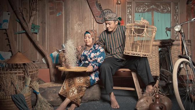 Kemesraan Muzdalifah dan Fadel saat foto studio di Yogyakarta (Sumber: Instagram/Muzdalifah999)