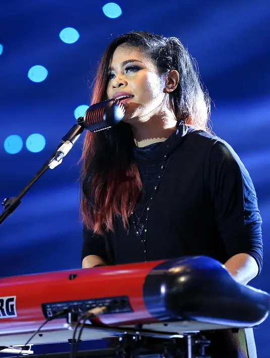 Bahkan beberapa kali Kikan X Kotak menghibur masyarakat. Dukungan kolaborasi itu juga mendapat sambutan luar biasa dari Kerabat Kotak (fans Kotak). (Adrian Putra/Bintang.com)