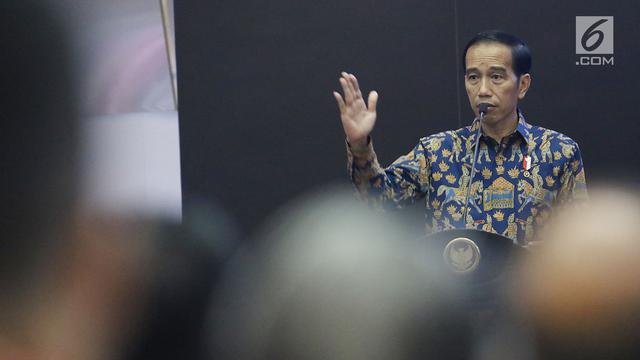 <span>Presiden Joko Widodo saat dialog ekonomi dengan para pelaku pasar modal di BEI, Jakarta, Selasa (4/7). Dalam dialog tersebut, Jokowi meyakinkan para pelaku pasar modal akan investasi di Indonesia yang tumbuh sangat bagus. (Liputan6.com/Angga Yuniar)</span>