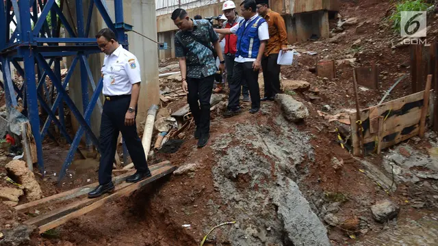 Anies Baswedan Tinjau Titik Banjir di Sekitar Flyover Pancoran