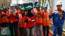 Peserta Citizen Jurnalism menyimak keterangan pemateri di kantor Pertamina, Jakarta, Kamis (19/5). Edutrip CJ yang diadakan Liputan6.com bertujuan menambah wawasan peserta dalam pengelolaan hasil bumi Indonesia. (Liputan6.com/Helmi Afandi) 