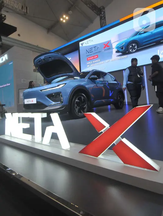 Perhelatan GIIAS 2024 dibanjiri dengan beragam mobil dan motor listrik affordable. (merdeka.com/Imam Buhori)