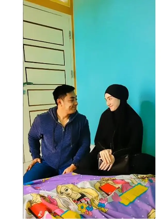 Indri Giana Istri Ustaz Riza Muhammad Hamil Anak Kembar, Ini 6 Potret Bahagianya