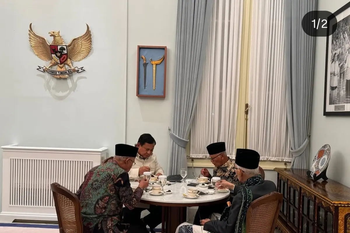 Presiden Prabowo Subianto saat berbuka puasa bersama dengan tiga pimpinan ormas Islam terbesar di Indonesia.