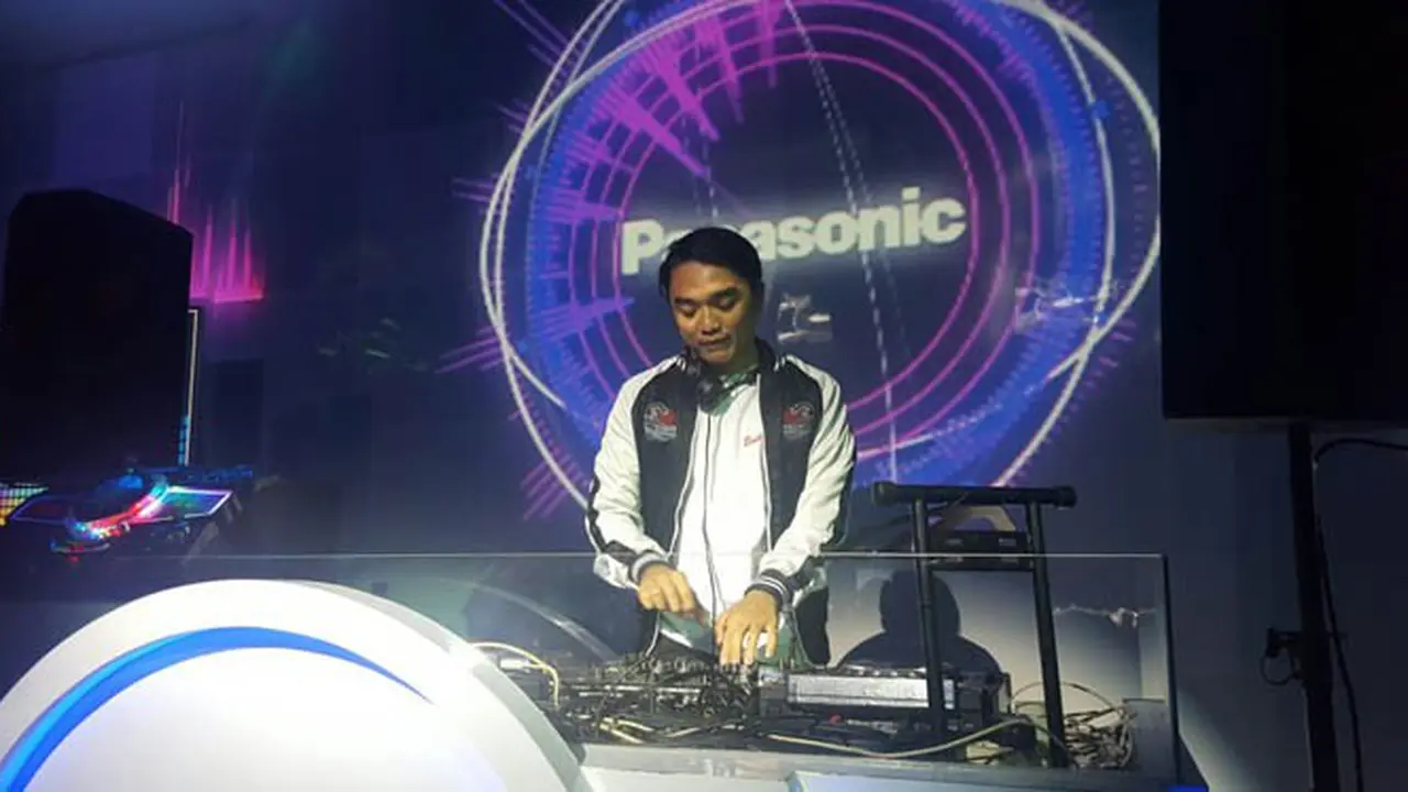 Dipha Barus Meriahkan Kemunculan Panasonic Audio Max Series 2016