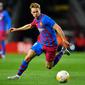 Gelandang Barcelona ​Frenkie de Jong merupakan salah satu target utama Manchester United atau MU pada bursa transfer musim panas 2022. (foto: Pau BARRENA / AFP)