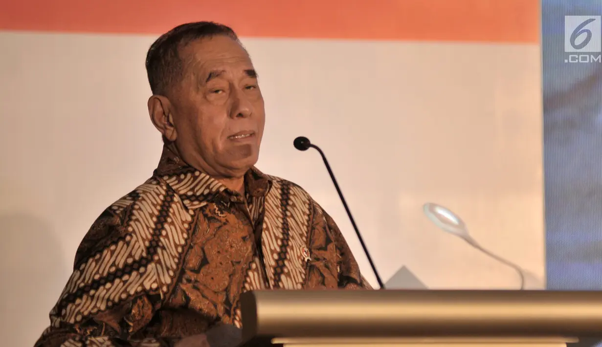 Menteri Pertahanan Ryamizard Ryacudu memberikan sambutan saat Silaturahmi dan Halalbihalal bersama Presidium Alumni 212 di Hotel Sangri-la, Jakarta, Kamis (27/6/2019). Acara ini bertujuan merajut kembali persatuan dan kesatuan serta menjaga kedamaian usai Pemilu 2019. (merdeka.com/Iqbal Nugroho)