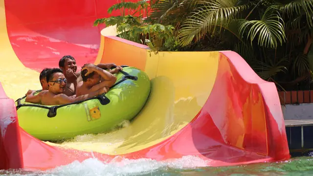 Berenang di Atlantis Water Adventures Ancol Cuma Rp 500 Per Hari