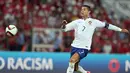 Aksi Cristiano Ronaldo saat laga Portugal melawan Albania dalam kualifikasi Euro 2016 di Elbasan Arena, Albania, Selasa (8/9/2015). Portugal menang 1-0 tetapi bukan dicetak oleh CR7 namun oleh Miguel Veloso di saat injury time. (AFP Photo/Gent Shkullaku)