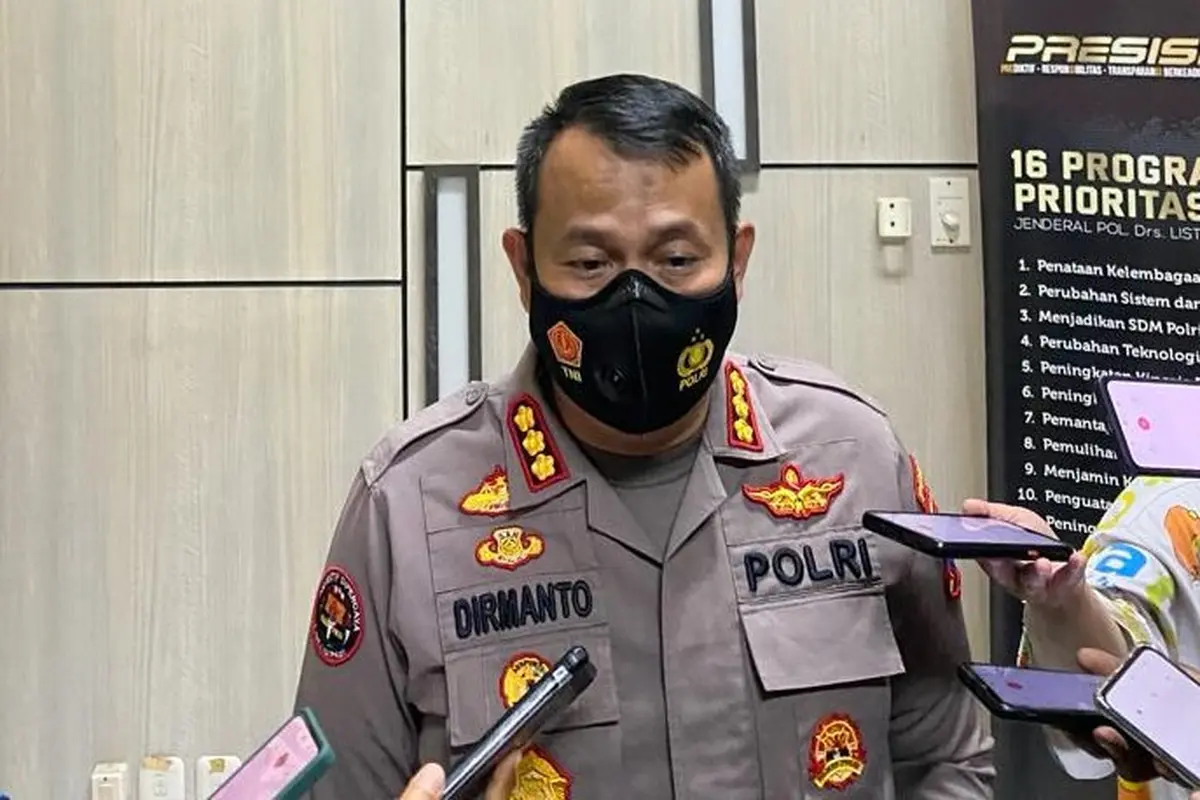Kabid Humas Polda Jatim Kombes Dirmanto. (Dian Kurniawan/Liputan6/com)