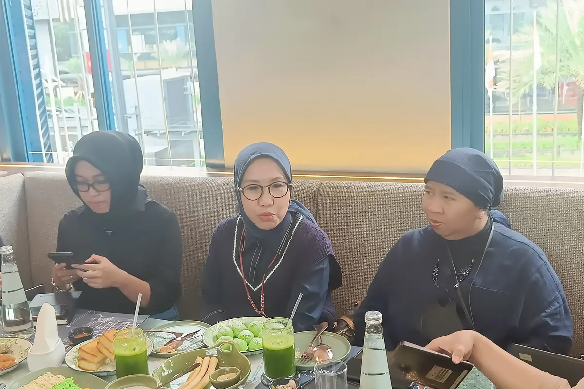 Direktur Penyuluhan, Pelayanan, dan Hubungan Masyarakat Ditjen Pajak Pajak, Dwi Astuti bertemu dengan media di kawasan Senopati, Jakarta Selatan, Rabu (28/2/2024). (Sulaeman/Merdeka.com)