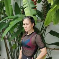 Wulan Guritno menjadi salah satu artis yang hobi berolahraga. Tak heran kecantikannya seakan tak pernah luntur meski sudah berusia 41 tahun, ibu 3 anak ini tetap terlihat bugar dan awet muda. (Instagram/wulanguritno).