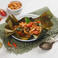 ilustrasi pepes ikan/henysurockboyo/Shutterstock