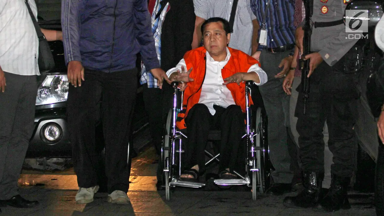 PHOTO: Tinggalkan RSCM, Setya Novanto Resmi Ditahan di Rutan KPK