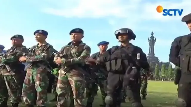 Gelar pasukan gabungan TNI dan Polri dilakukan di Lapangan Niti Mandala Renon, Denpasar, Bali, Jumat (23/6/2017) pagi. 