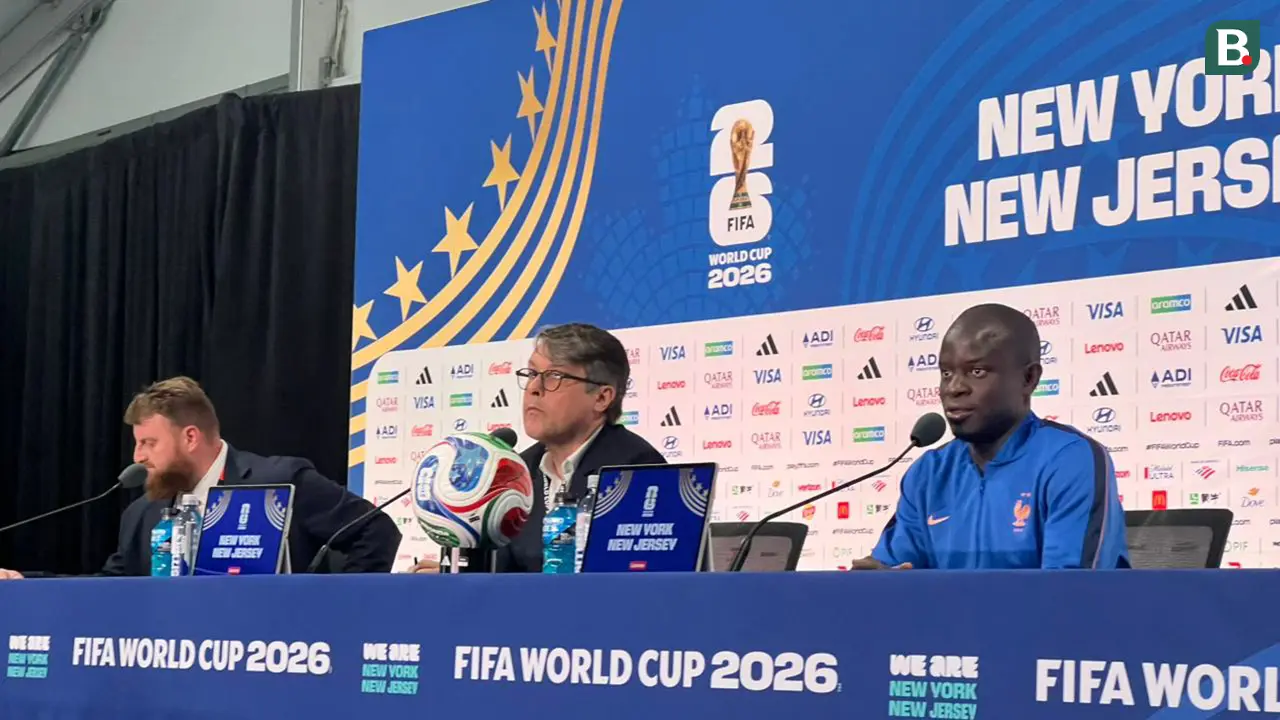 Foto Eksklusif: Ragam Ekspresi Didier Deschamps dan N’Golo Kante saat Konferensi Pers Jelang Hadapi Senegal di Piala Dunia 2026