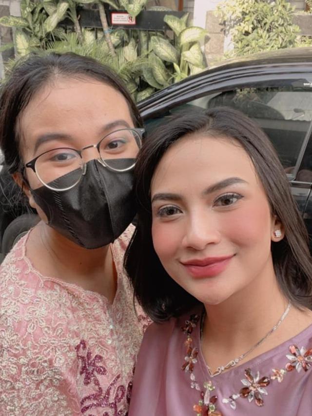 Jarang Terekspos, Ini 6 Potret Mayang Adik Mendiang Vanessa Angel