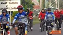 Citizen6, Subang: Kol Pnb Heraldy Dumex Dharma bersama Suryadarma Bicycle Team (SBT) melaksanakan sepeda gembira di wilayah sekitar Kalijati pada, Minggu (3/7). (Pengirim: Pentaksdm)
