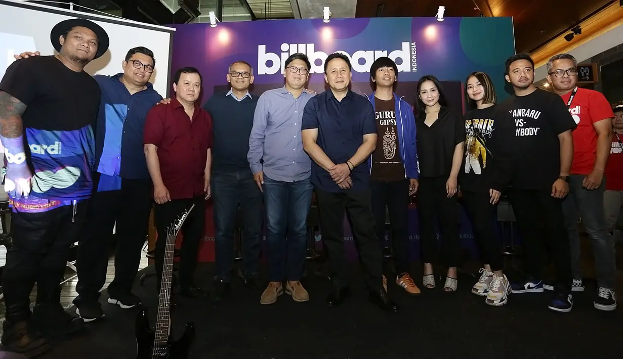 "Bukan nolak rezeki sih, cuma lebih ke ya gitu sih, kalau nyanyi kan butuh referensi panjang. Enggak mungkin juga aku nerima kerjaan setengah-setengah. Jadi mungkin lebih ke prioritas yang lain lah," kata Nagita Slavina. (Bambang E Ros/Fimela.com)