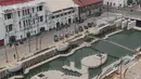 Pemandangan proyek revitalisasi kawasan Kali Besar, Kota Tua yang dilihat dari atas, Jakarta Barat, Kamis (3/5). Proyek revitalisasi Kali Besar ini terinspirasi dari penataan Sungai Cheonggyecheon di Korea Selatan. (Liputan6.com/Arya Manggala)