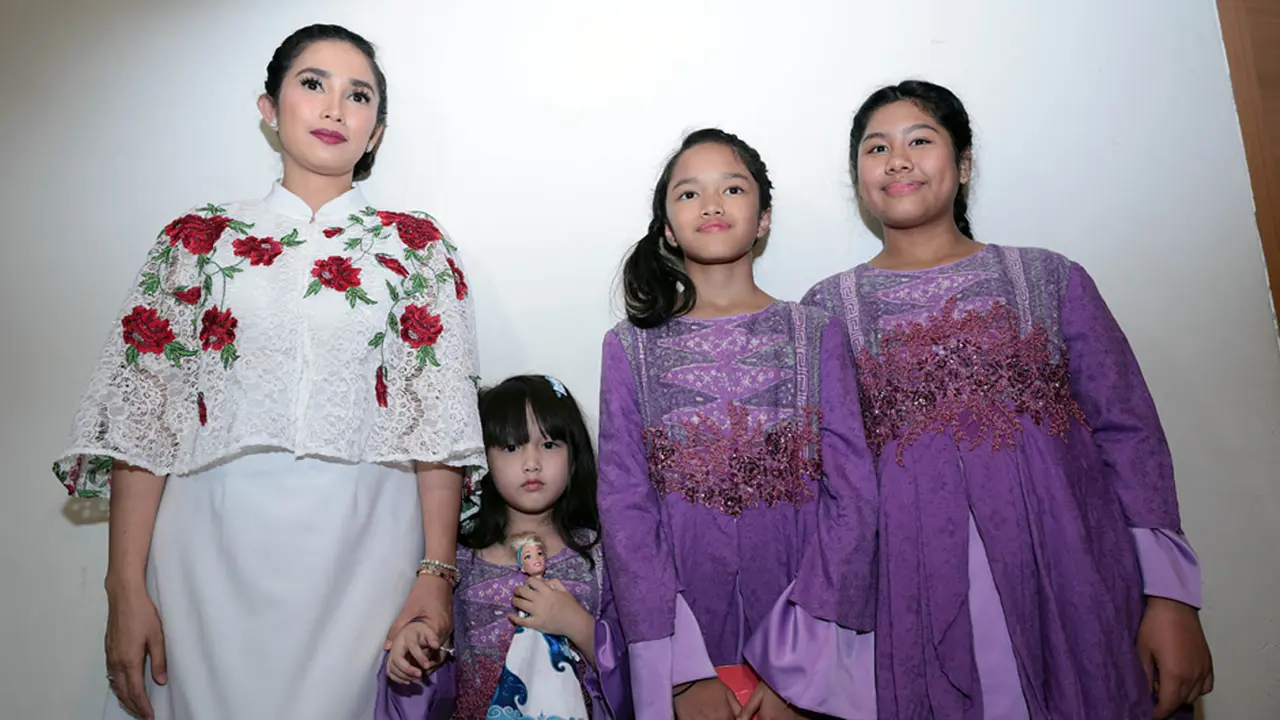 Ussy Sulistyawati 