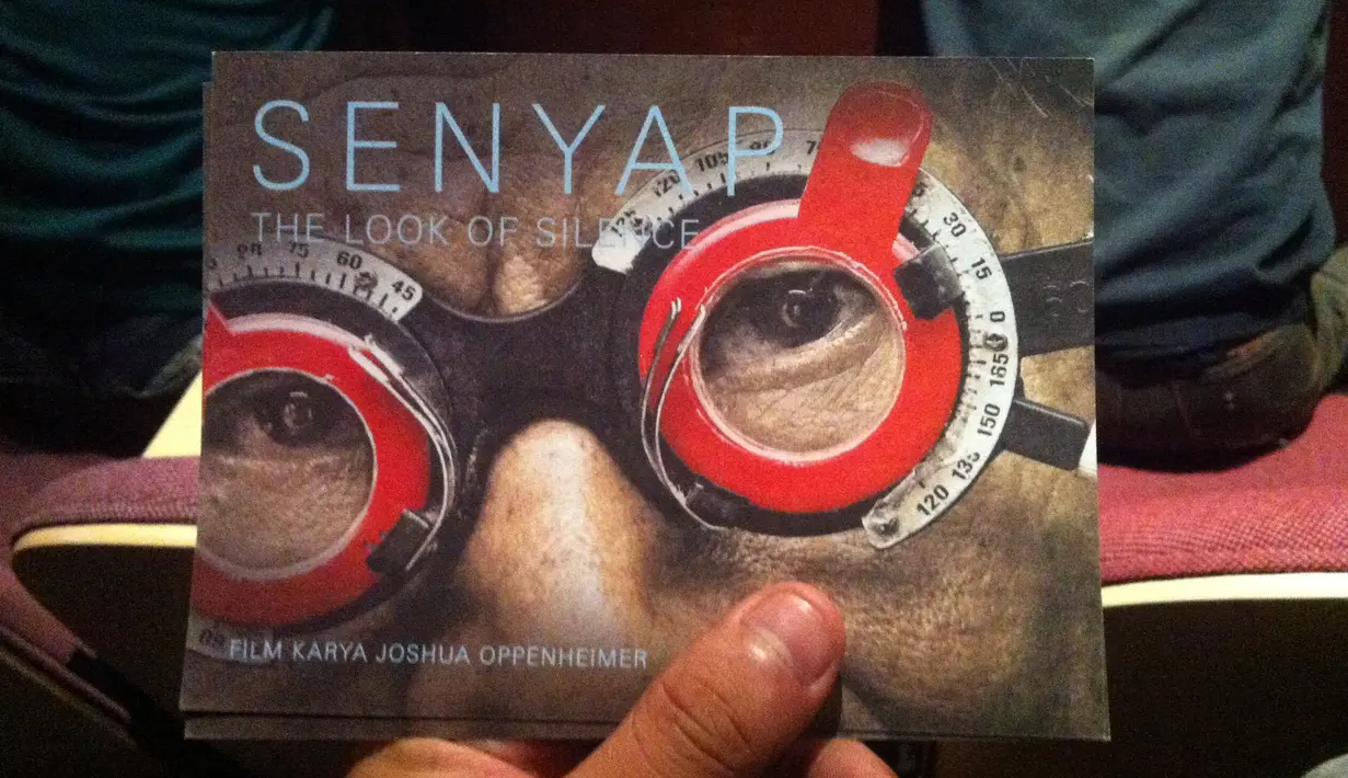 Film Senyap merupakan karya Joshua Oppenheimer. Film ini bercerita tentang adik dari salah satu korban pembantaian G 30 S yang mencari siapa yang dulu membunuh kakaknya. (foto: felixdass.com)