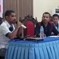 Dr. Hamzah Wulakada, S.P., M.Si, saat membawa materi dalam diskusi publik yang digelar Organisasi Pemuda NKRI. (Foto: LIputan6.com/Ola Keda)