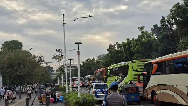 Sekitar 220 ribu buruh dari berbagai daerah akan memadati Monas pada hari ini, Jumat (1/5/2026).