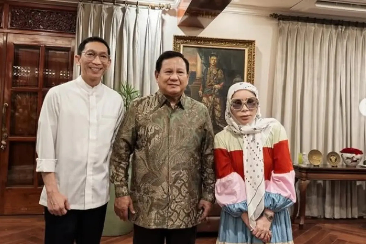 Tampilan dan Gaya Unik Melly Goeslaw Saat Lebaran di Rumah Presiden Prabowo Jadi Sorotan