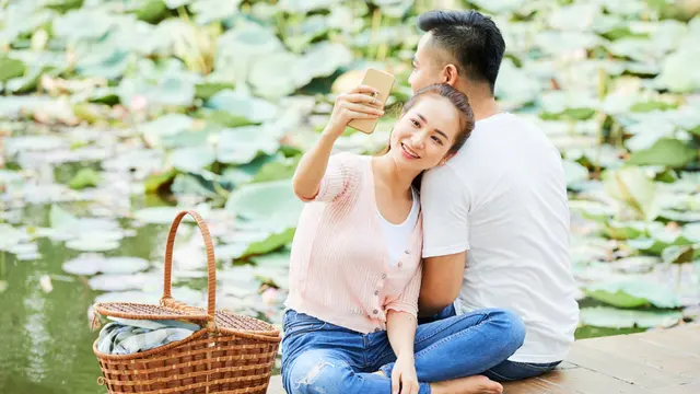 couple bahagia romantis kencan