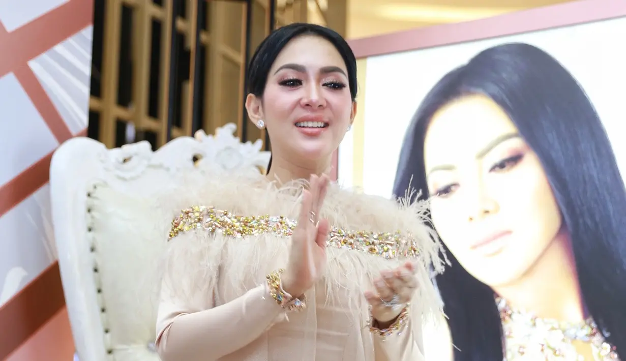 Pelantun lagu Sesuatu itu juga mengungkapkan bahwa selama ini ia mengaku jarang ke klinik kecantikan. Bahkan, bisa dibilang tidak pernah mendatangi klinik yang banyak didatangi oleh selebriti untuk selalu tampil cantik. (Adrian Putra/Bintang.com)