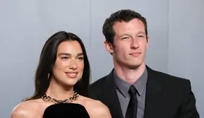 Profil Callum Turner, Suami Dua Lipa dan Aktor Inggris yang Sempat Ingin Jadi Pesepak Bola