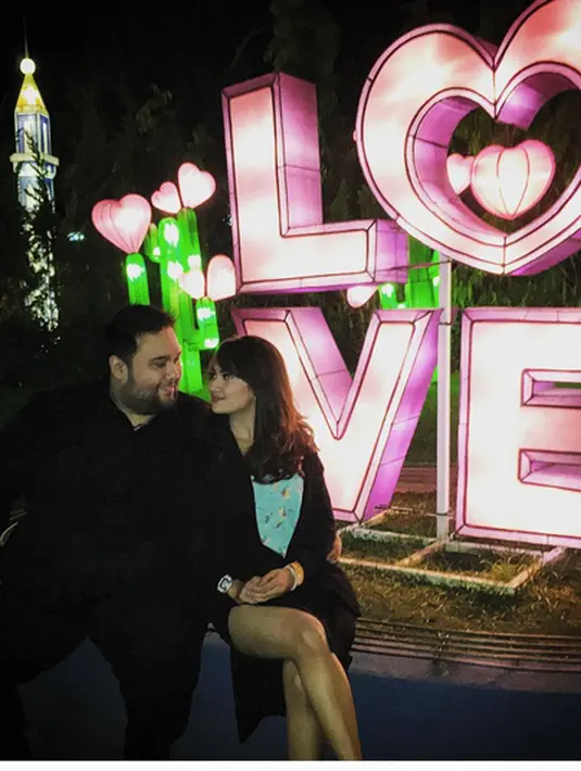 Keduanya akan menikah di luar Jakarta dengan konsep outdoor. Selama ini persiapan pernikahan yang akan digelar akhir tahun 2016 mendatang telah mencapai 90 persen. (Instagram/vanessaangelofficial)