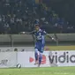 Zulham Zamrun mencetak satu gol untuk Persib Bandung saat melawan Persiba Balikpapan di Piala Presiden 2015 (Liputan6.com / Herman Zakharia)