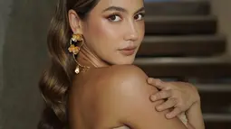 Kerap pamer otot dan berbagai momen olahraga membuat netizen lupa bahwa Pevita Pearce adalah artis yang cantik terutama saat kenakan dress. (FOTO: instagram.com/pevpearce/)