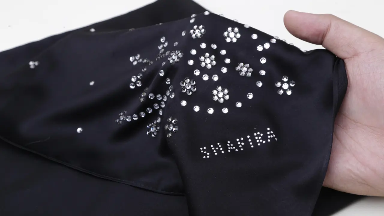 Hijab Bertabur Swarovski Jadi Tren Busana 2017