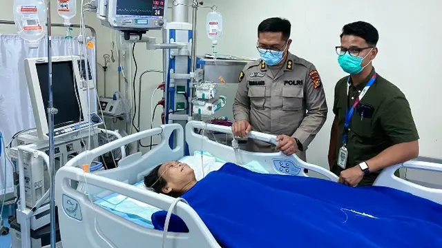 Warga Siak yang mengalami kelumpuhan saat dirawat di RSUD Arifin Ahmad Pekanbaru.