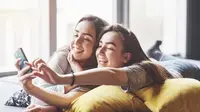 Punya Siklus Menstruasi Bareng Sahabat? Ini Penjelasan Penyebabnya