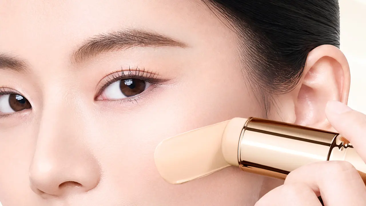 Makeup Sat-Set di Era Baru Complexion, Foundation Kini Cukup Sekali Swipe