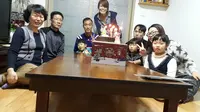 Kiper Persipura Jayapura, Yoo Jae-hoon berkumpul dengan keluarga untuk merayakan Hari Natal di Korea Selatan. (Bola.com/Dok.pribadi)