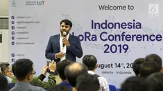 Field Appication Engineer Semtech Hari Venkatesh saat menjadi pembicara dalam Indonesia Long Range Conference (IDLoRaCon) 2019 di Function Hall Emtek City, Jakarta, Rabu (14/8/2019). IDLoRaCon 2019 membahas hal-hal yang berhubungan dengan Internet of Things (IoT). (Liputan6.com/Herman Zakharia)