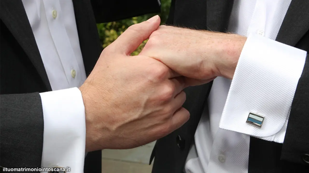 gay-130708-b.jpg