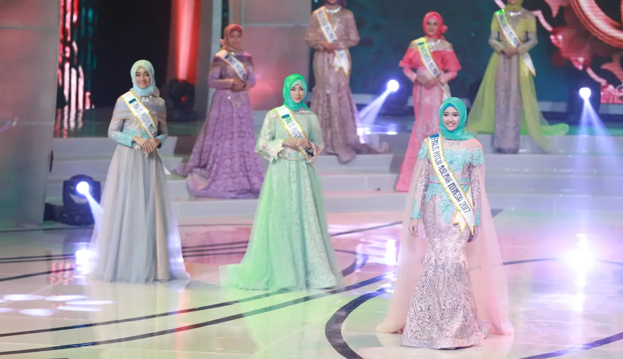 Dewan juri sendiri diisi oleh Dude Harlino, Yeni Wahid, Oki Setiana Dewi, Opick, dan Nurulita. Mereka yang menilai siapa saja peserta yang berhak melaju ke babak 6 besar. (Adrian Putra/Bintang.com)