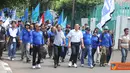 Citizen6, Jakarta: Ratusan massa buruh dari Gabungan Serikat Pekerja Merdeka Indonesia (Gaspermindo) mulai berdatangan yang dipimpin langsung oleh Ketua Dewan Pembina Gaspermindo Moh Jumhur Hidayat, Selasa (1/5). (Pengirim: Ari Bowo)