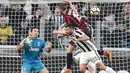 Pemain AC Milan, Leonardo Bonucci (tengah) saat mencetak gol ke gawang Juventus pada laga Serie A di Allianz Stadium, Turin, (31/3/2018). Juventus menang 3-1. (Alessandro Di Marco/ANSA via AP)